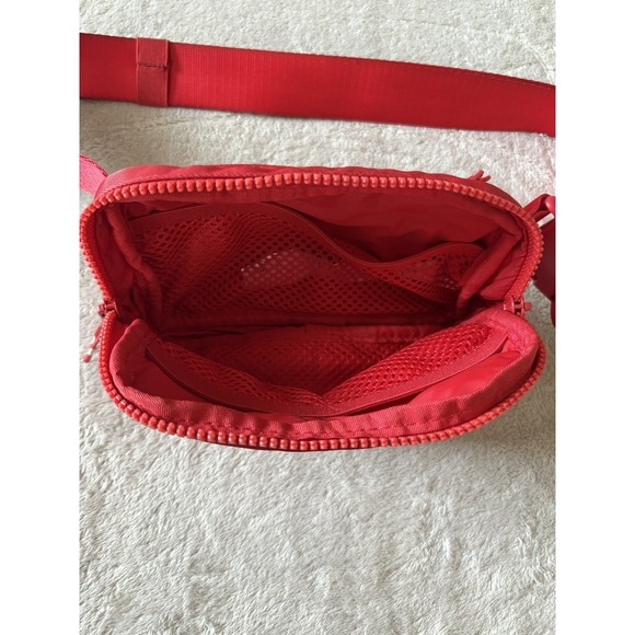 Fabletics The Belt Bag, Adjustable Waist Size - Heated‎ Red - Picture 2 of 8